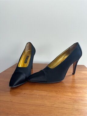 VTG | ESCADA | BLACK SATIN POINTED TOE PUMPS HEELS | SZ 8.5 | MONOCHROME CAP TOE